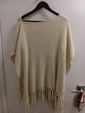 "Francesca's" Ladies Poncho